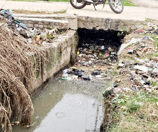 इसी नाले में गिरकर बच्ची की हुई थी मौत। जागरण